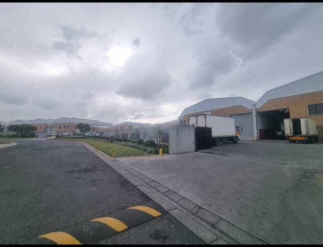 500M² WAREHOUSE TO LET IN PHILIPPI